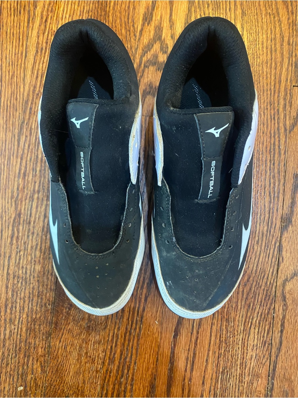 Mizuno womens Black and White Softball Cleats